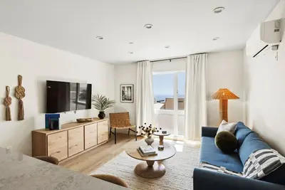 Image de Tide House Unit D | Modern Oceanview 1bd w Parking
