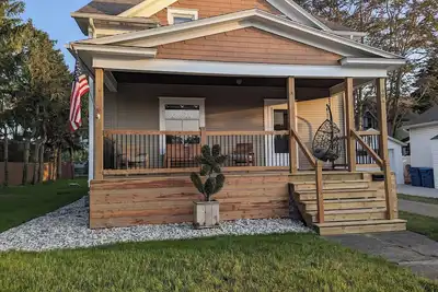 Image de 4-bed 2 bath home located in Downtown Grand Haven w/ nearby Boat Slip available