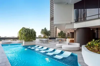 Image de Luxurious 2 Bed Apartment with Pool, Sauna and Gym