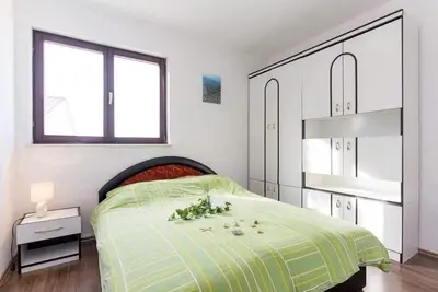 Image de Appartement de trois chambres avec la terrasse et la vue sur le mer Sveti Juraj, Senj (A-23799-b)