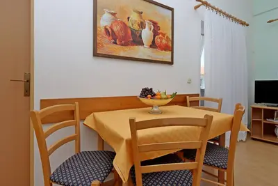 Image de Appartement de deux chambres avec le balcon Barbat, Rab (A-24547-d)