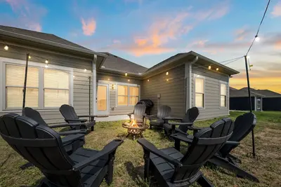 Image de Family-Friendly 4br Home - Game Room, Fire Pit & Backyard Fun