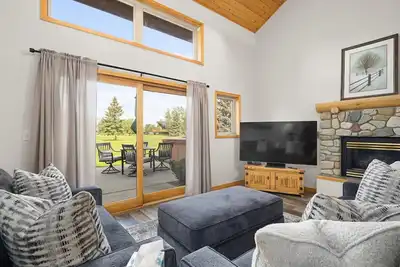 Image de Peaks & Par -Next to club house, and less than 15 minutes to ski, Wi-Fi, dog friendly