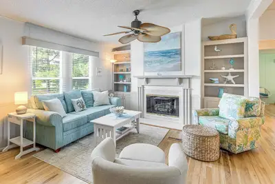 Image de 2 Blocks to Crystal Coast: Family-Friendly Retreat