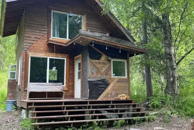 Alaskan tiny-home with sauna and WiFi