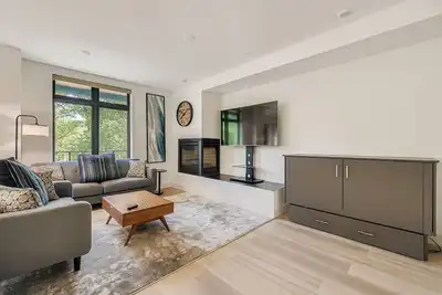 Image de Riverfront Condo Near Keystone & Breck | Fireplace, Heated Floors |Mountain Views |Covered Parking