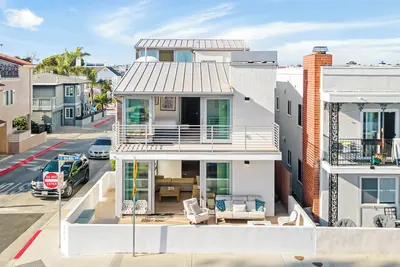 Image de 200 East Balboa | Oceanview Rooftop | Steps to Sand, Pier, Boardwalk & Dining