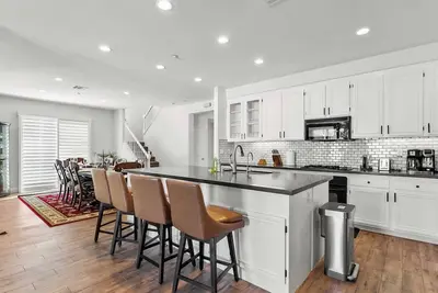 Image de Loma Vista Retreat on Lugo Dr|Cozy 5b|Garage Access|Pet Okay|Instant Tour #42021