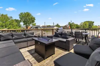 Image de Huge Downtown Retreat with Free Parking