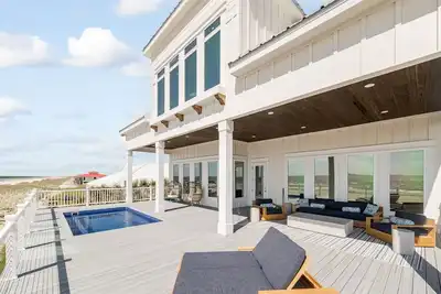 Image de Bourbon Bay - Beachfront with Private Pool