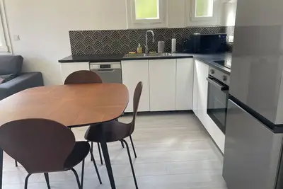 Image de Calme et verdure avec plages et centre Croisette à pieds