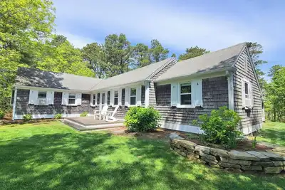 Image de Brand New Listing! Immaculate 4bd--A/C, Deck, Outdoor Shower, Only 0. 2 Mi to Ballston Beach--1-Min Bike Ride!