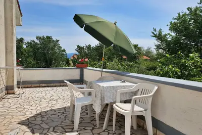 Image de Apartment Bijelic - with balcony, 480 m from the Sea, Bbq grill, private parking, no Ac
