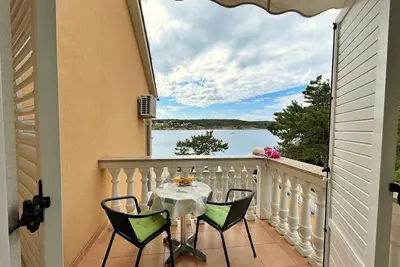 Apartment Villa Tiha - 10 m from the beach, sea view, balcony, seafront, private parking