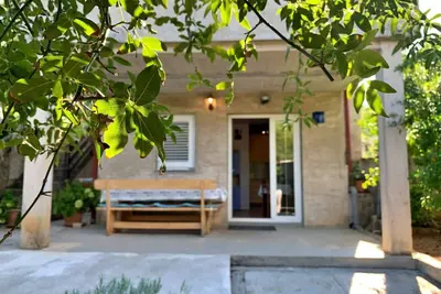 Image de Apartment Gordana - 280 m from sea, private terrace, pet-friendly, washing machine