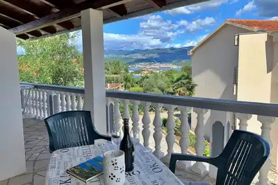 Image de Apartment Horvat - 210 m from the sea, terrace, sea view, first floor, Bbq, free parking