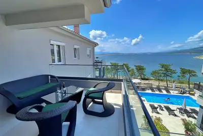 Image de Luxury Apartment Punta Silo - 30 m from the sea, sea view, swimming pool, outdoor shower, Smart Tv, laundry room, private parking
