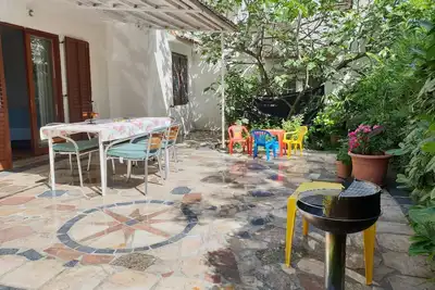 Image de Apartment Srdoc - 250 m from sea, garden view, terrace, Bbq