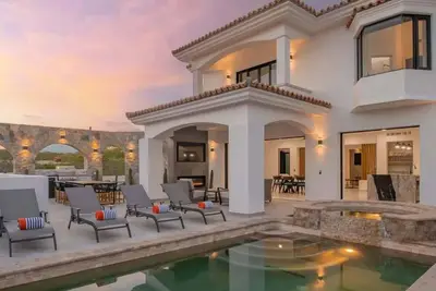 Image de Modern Lux 6 Br Villa · Hot tub· Pool·Sauna· Golf