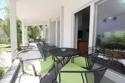 Image de Apartment complex Villas Corinthia 3 - 100m from the Beach, with Terrace, surrounded by Greenery
