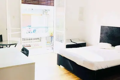 Image de Grand 4 Bd Flat with Classical Touches in Kipseli