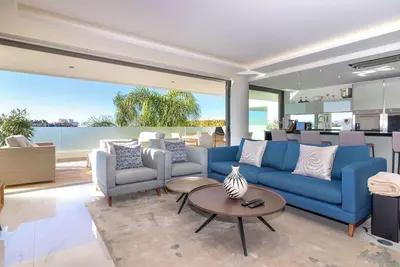 Image de Palms nº 10 - Deluxe Three Bedroom, Terrace, Communal Pool, Air Conditioning, Wi