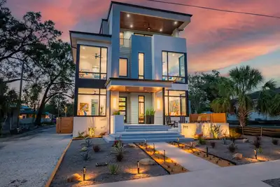 Image de Walk to Armature | Pool/Spa, Game Room, Yard Games