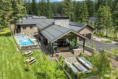 Image de 9Bdrm Scandinavian Lodge +Prvt Heated Pool+Theater/Golf Sim+New Listing Promo