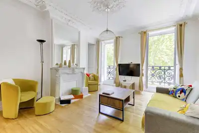 Image de Luxueux 4 pièces près de l'Arc de Triomphe : Vivez l'authentique charme parisien