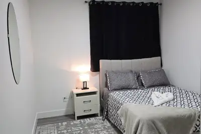 Image de Charming 1-bedroom house with WiFi and Ac in enchanting Edmonton