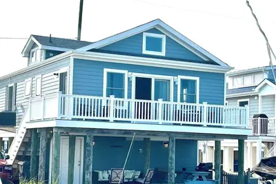 Charming three bedroom 1 1/2 bath home with loft on the lagoon in Lavallette.