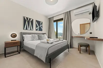 Luxurious villa with private pool, garden and parking space