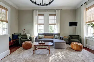 Image de The Koi Escape, Victorian | Upper Porch | Parking