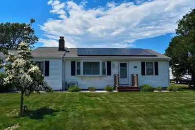 Image de Delightful four bedroom perfectly updated!