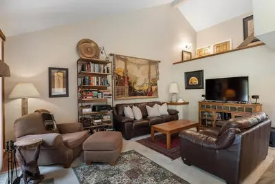 Image de Peaceful 3-Bedroom Retreat with Lake Michigan Views & Access