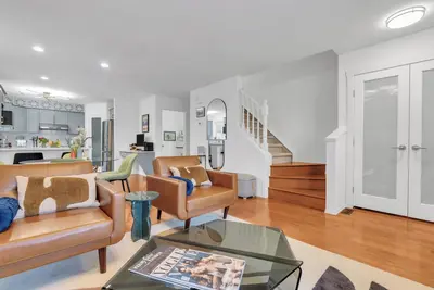 Image de 3-level Residence - 8 min Downton