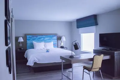 Image de 2 Units with Free Breakfast and Parking! Indoor Pool! Close to North Park!