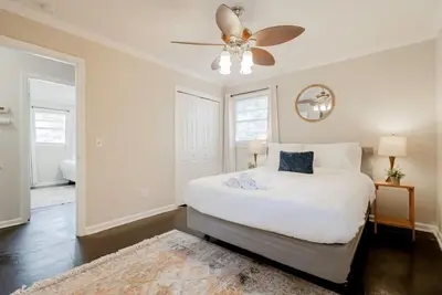 Image de 10 Min from Downtown Columbia - The Ronnie Runner