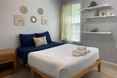 Image de Great Back Deck and Yard - The Bright Brick Beauty