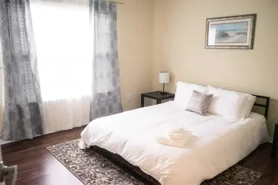 Image de Near Bases, Usc & Shops - The Columbia Crash Pad