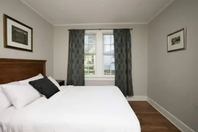 Image de Near Usc & Ft Jackson, WiFi & Pet Friendly!