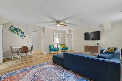 Image de Usc & Downtown Gem: Modern Family Home!