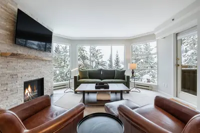 Image de Slopeside Chic 2br/2ba Ski-in/out w/Hot Tub & Pool