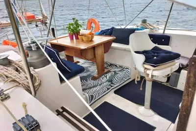 Image de catamaran à l'encre dans la baie de porqueroles