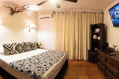 Image de Garden View Condo, 2 Pools, Walk to the Beach!