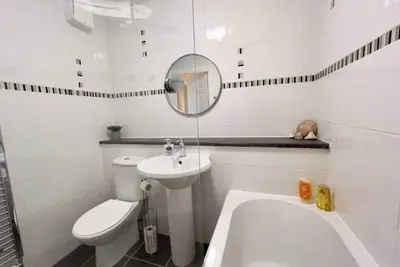 Image de Sleek & Modern 2br | Easy Access to City Centre