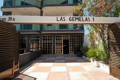 Image de Twin villas for large groups, 1 block from beach