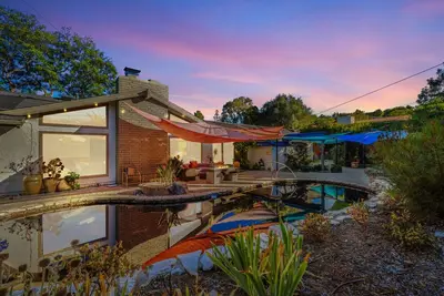 Image de Luxury Oasis with Pool & Pergola Dining