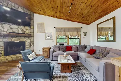 Image de Serene cabin with mountain views, gorgeous golden hour ambiance & decks
