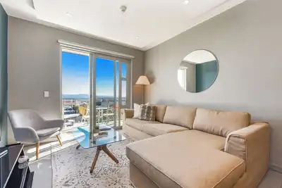 Image de Luxe 2br at The Tyrwhitt, Chic Rosebank Living